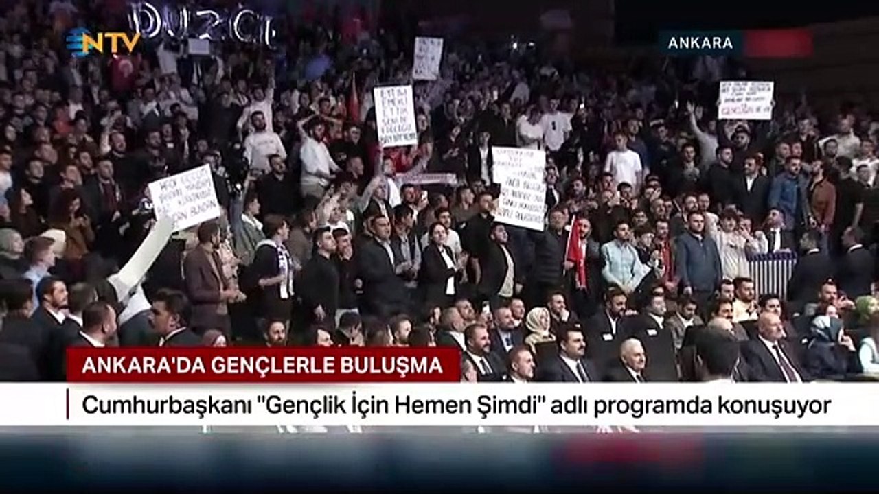 Erdoğan kendisi için açılan pankarta kızdı. Benim için söylemiyorsun değil mi?