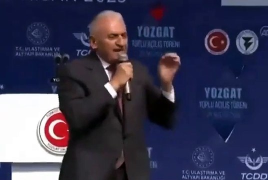 Binali Yıldırım muhalefeti 'işgalci' ilan etti. Binali Yıldırım'ın işgal altındaki adamızı pasaportla girdiği iddia edilmişti