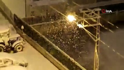 Her yer bembeyaz oldu.  Nisan ayında lapa lapa yağdı
