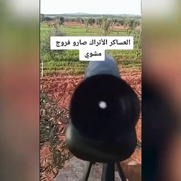 Suriyeli insan kaçakçısı sınırda Türk askerine hakaret etti. Nöbet tutan Mehmetçik için, Türk askeri tavuk ızgara oldu dedi