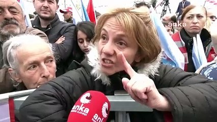 Depremzede vatandaş: İlgilendik demesinler. 6 kişiye 1 ekmek verdiler