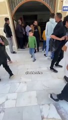 İmam camide siyaset yaptı cemaat camiyi terk etti. İmam cemaati 'Sakin olun' diyerek sakinleştirmeye çalıştı