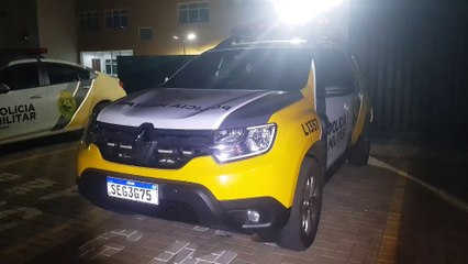 Esperto? Homem exibe revólver em festa de escola e acaba preso