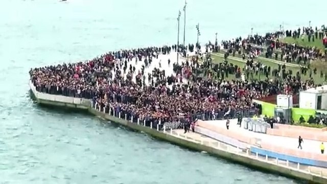 TCG Anadolu, boğaz geçişi için limandan ayrıldı