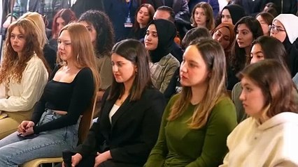 'Kendimi sadece bir sayı olarak görüyorum' diyen genç kıza Meral Akşener böyle cevap verdi