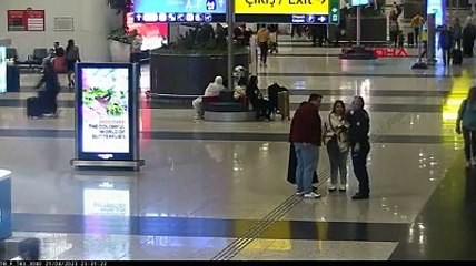 Suç makinesi havalimanında yakayı ele verdi