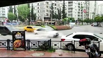 Adana sele teslim oldu. Dolu ve sağanak vurdu