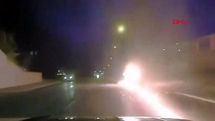 ABD’de polis 84 yaşındaki sürücüyü yanan araçtan böyle kurtardı