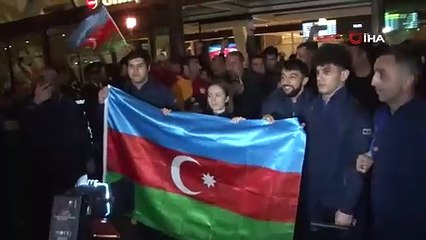 Ermenistan'daki Avrupa Halter Şampiyonası'nda Azerbaycan bayrağını yaktılar sporcular Bakü’ye döndü