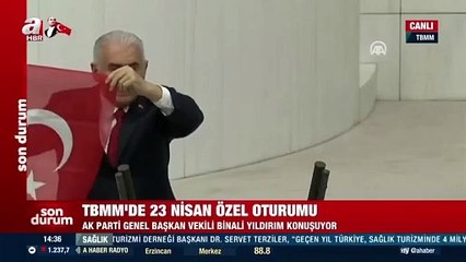 Binali Yıldırım İstiklal Marşı'nı kağıda bakarak yanlış okudu