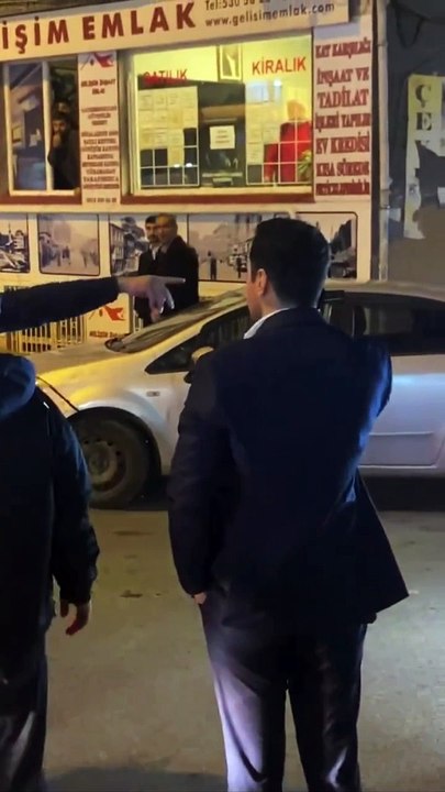 AKP plakalı araçla tartışma yaşayan vatandaş isyan etti 'Çakar takıp yol kesiyor, devlet misiniz ulan siz!'