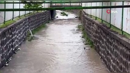 Güneşli havada şiddetli yağmur