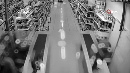 Kadın çoraplı soyguncu serbest kaldı 