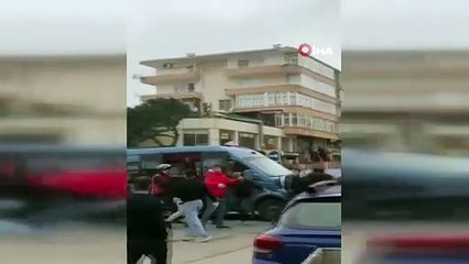 Maltepe'de minibüsçülerin meydan savaşı: Sopalarla saldırdılar