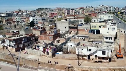 Şanlıurfa'da yıkım kararı alınan binalarda çalışmalar başladı