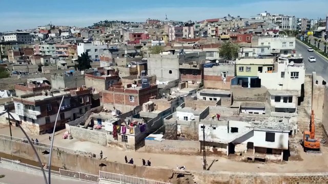 Şanlıurfa'da yıkım kararı alınan binalarda çalışmalar başladı