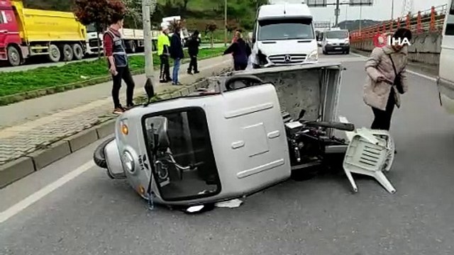 Servis aracının çarptığı moped yan yattı: 1 yaralı