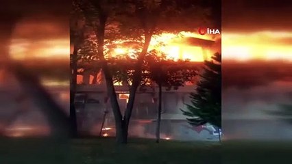 Dört ay önce yanan bina kısmen çöktü