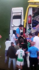 İspanya'da sahada kalp krizi geçiren oyuncu oyuna geri dönmek istedi. Maçta korku dolu anlar yaşandı