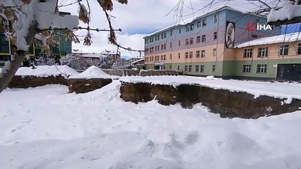 Polisler güvenlik önlemi aldı. Temel kazısında ortaya çıktı