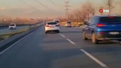 Скачать видео: Trafikte maganda dehşeti. İnsanların canını hiçe saydı