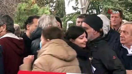 Usta sanatçı Köksal Engür son yolculuğuna uğurlandı. Güle güle Aksakallı dede