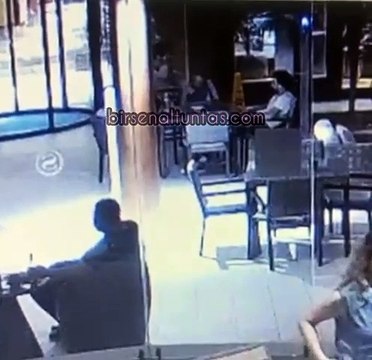 Burak Deniz'in kavga görüntüleri ortaya çıktı. Nilperi Şahinkaya'nın masasına gidip olay çıkarmıştı