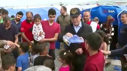 Bakan Akar çadır kentleri ziyaret etti