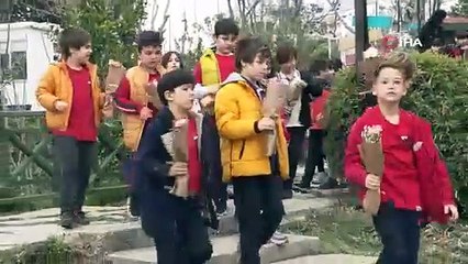 Antalya'da gökyüzü siyah balonlarla doldu