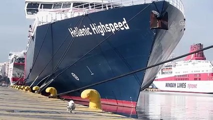 Yunanistan’da tren kazasına karşı büyük grev