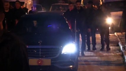 Hatay Samandağ'da depremzede vatandaşa polis müdahalesi. Erdoğan'a 'Geliyor Gelmekte Olan' diye seslendi