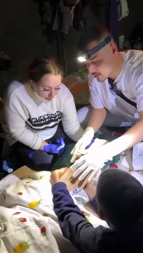 İki bacağı kesilmiş depremzede çocuğu hastaneye kabul etmediler