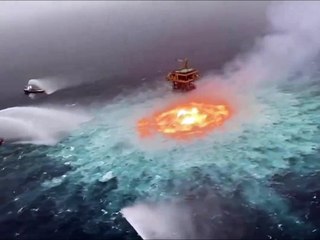 Denizin ortasında yanardağ gibi patladı. Görenler gözlerine inanamadı