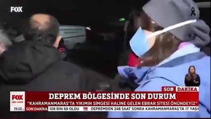 Korumaları soru sormak isteyen muhabiri ve ‘4 enkazım var’ diyen vatandaşı itekledi. AKP'li başkana tepki yağdı