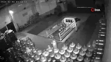 Deprem gecesi yüzlerce tüp böyle devrildi