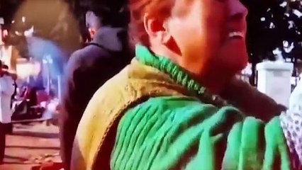 Depremde yakınlarını kaybeden şarkıcı Karsu söyledi Hollanda televizyonları canlı yayınladı. ''Gönlüm hep seni arıyor neredesin sen''