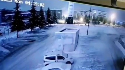 Yıkılan binanın enkazında duygulandıran not