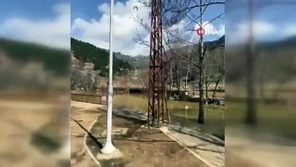 Deprem suyun rengini değiştirdi
