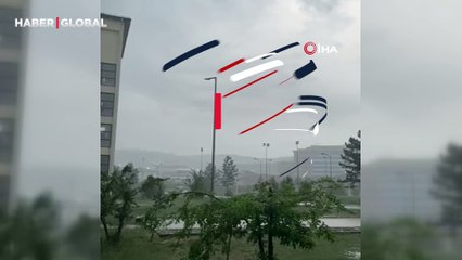 Sivas’ta üniversite kampüsüne yıldırım düştü: İşte o korkutan an!