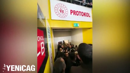 Fenerbahçe-Kayserispor maçında Ümit Özdağ'a saldırı girişimi