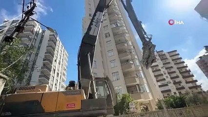 14 katlı bina yıkıldı