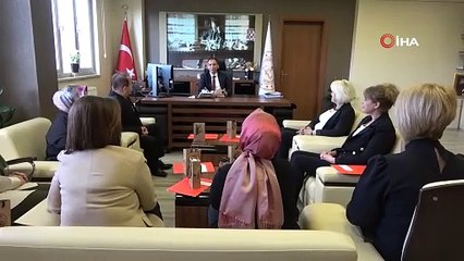 Sağlık çalışanlarından depremzede çocuklara okul çantası