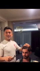 Türkücü İzzet Yıldızhan eline makineyi aldı oğlunun saçlarına daldı