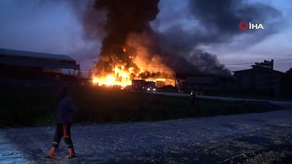 Antakya'da lastik fabrikasında yangın 