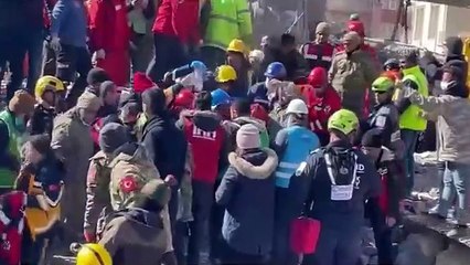 152’inci saatte gelen mucize! 22 yaşındaki Rabia kurtarıldı