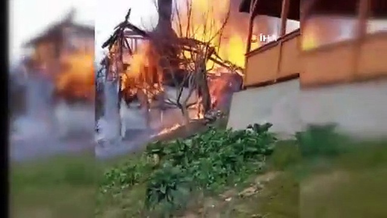 Ahşap ev kül oldu