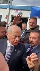 Bahçeli bu kez de depremzedeleri azarladı. Dağılın gidin indirin şunları!