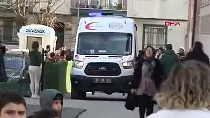 Veliler panik içinde koşuştu. Otomobil okul bahçesine uçtu
