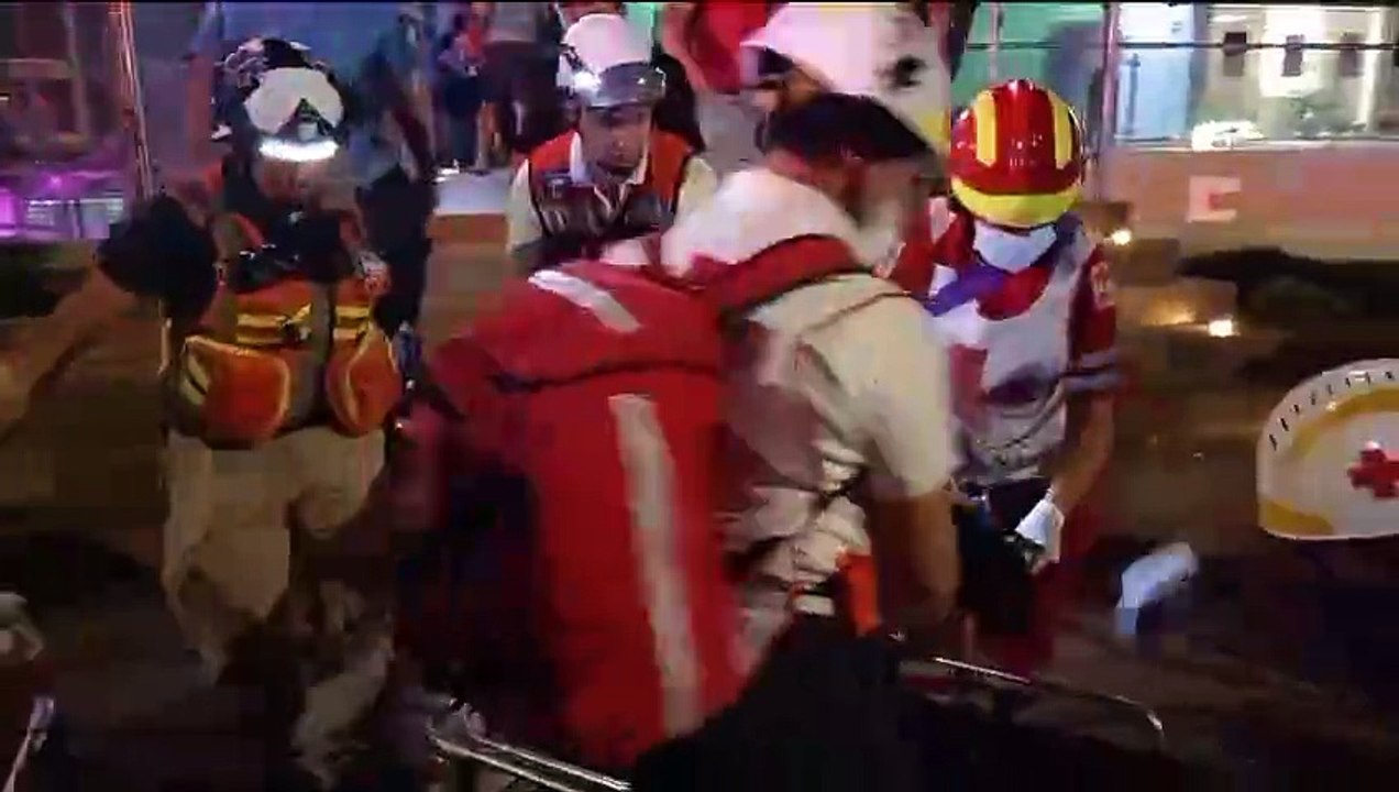 Cae Barandal del Rich en edificio Altus