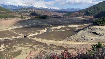 60 milyon metreküp su kapasiteli baraj tamamen kurudu. Bir şehrin içme suyu kaynağıydı